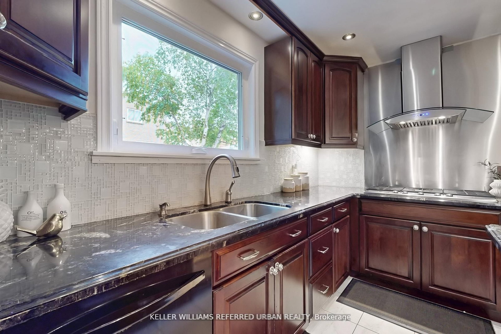 158 Walton Drive • Aurora, ON photo 11
