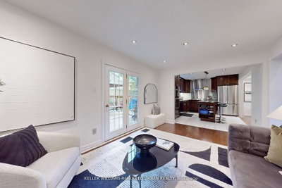 158 Walton Drive • Aurora, ON photo 5