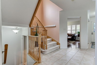 110 Crittenden Drive • Georgina, ON photo 6