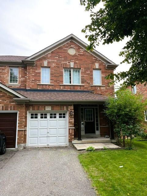 872 Oaktree Crescent