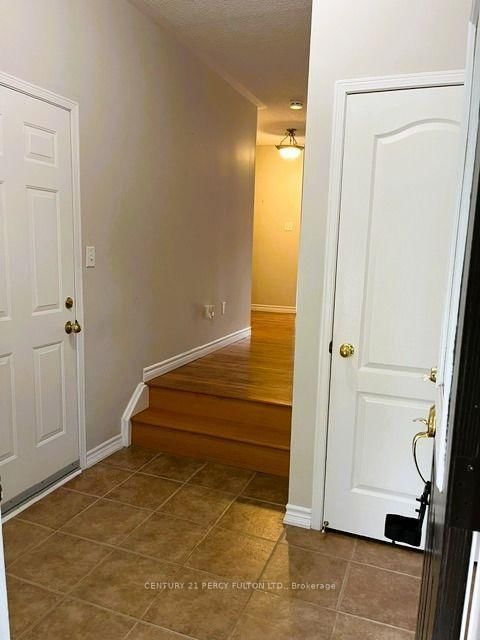 872 Oaktree Crescent