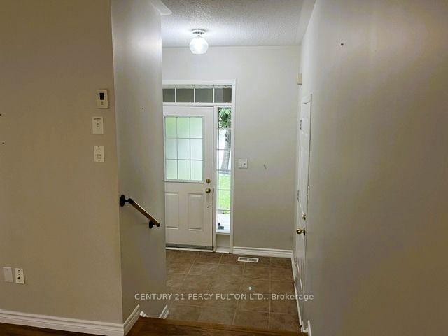 872 Oaktree Crescent