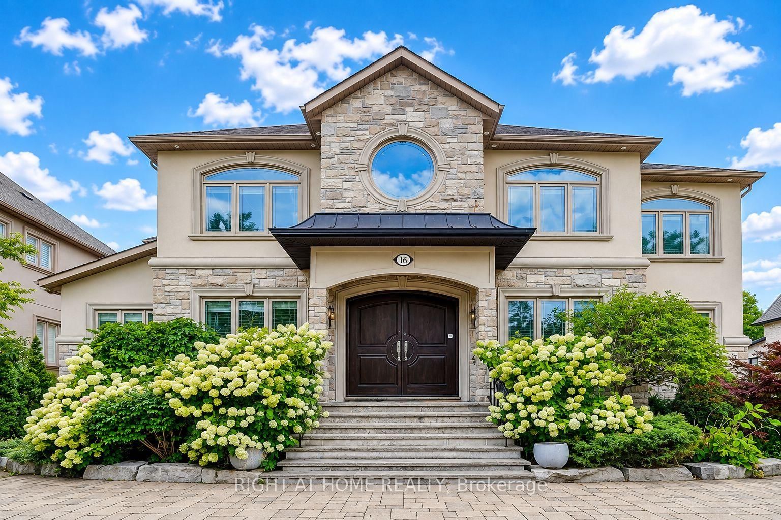 16 Fairview Avenue • Richmond Hill, ON photo 1
