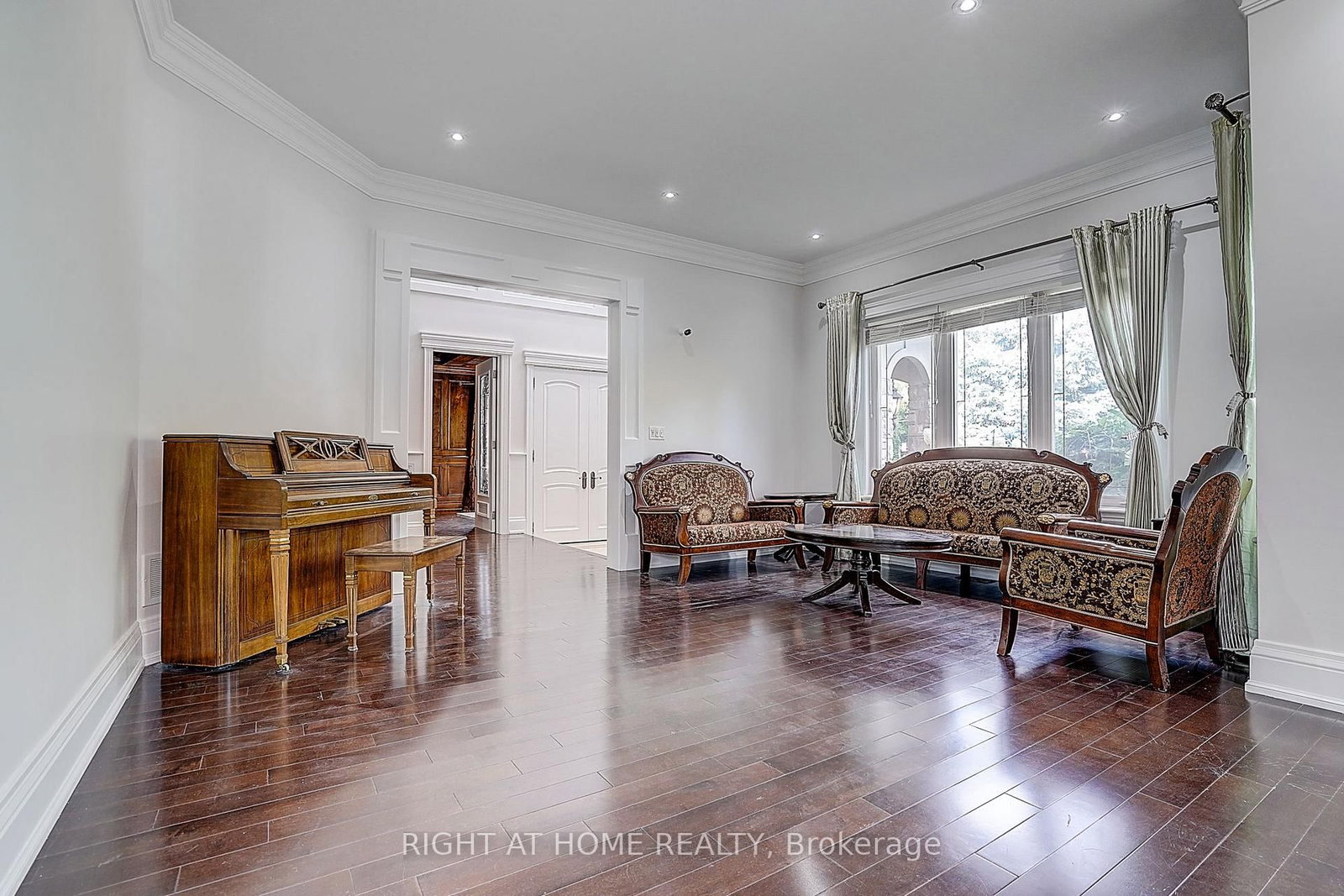 16 Fairview Avenue • Richmond Hill, ON photo 19