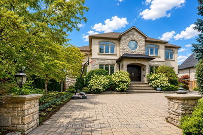 16 Fairview Avenue • Richmond Hill, ON photo 2