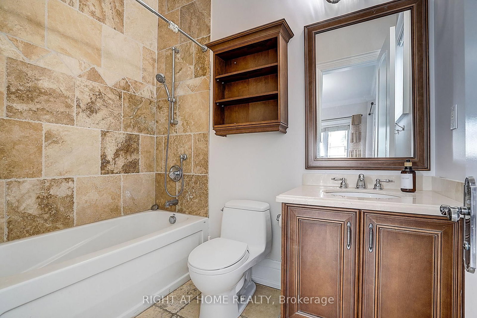 16 Fairview Avenue • Richmond Hill, ON photo 27