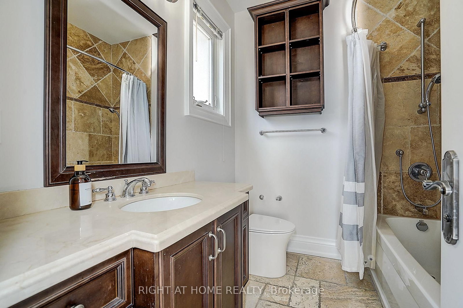 16 Fairview Avenue • Richmond Hill, ON photo 36