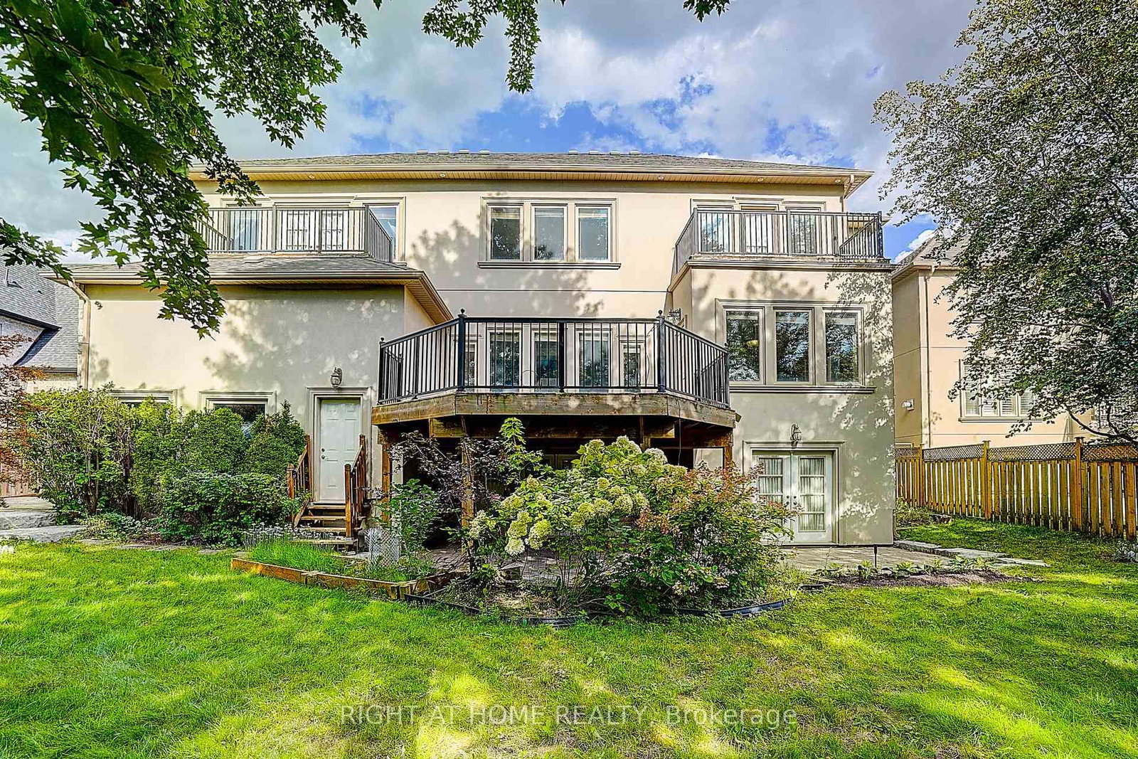 16 Fairview Avenue • Richmond Hill, ON photo 4