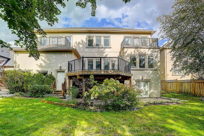 16 Fairview Avenue • Richmond Hill, ON photo 4