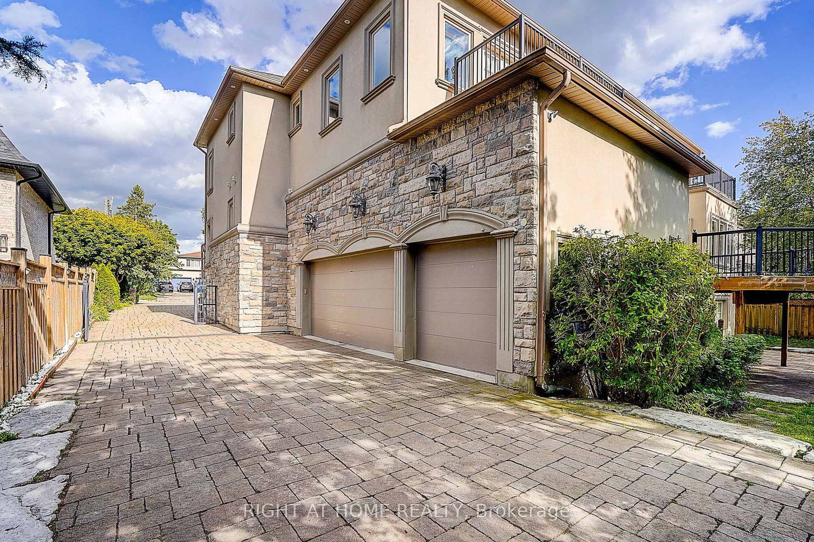 16 Fairview Avenue • Richmond Hill, ON photo 5