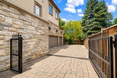 16 Fairview Avenue • Richmond Hill, ON photo 7