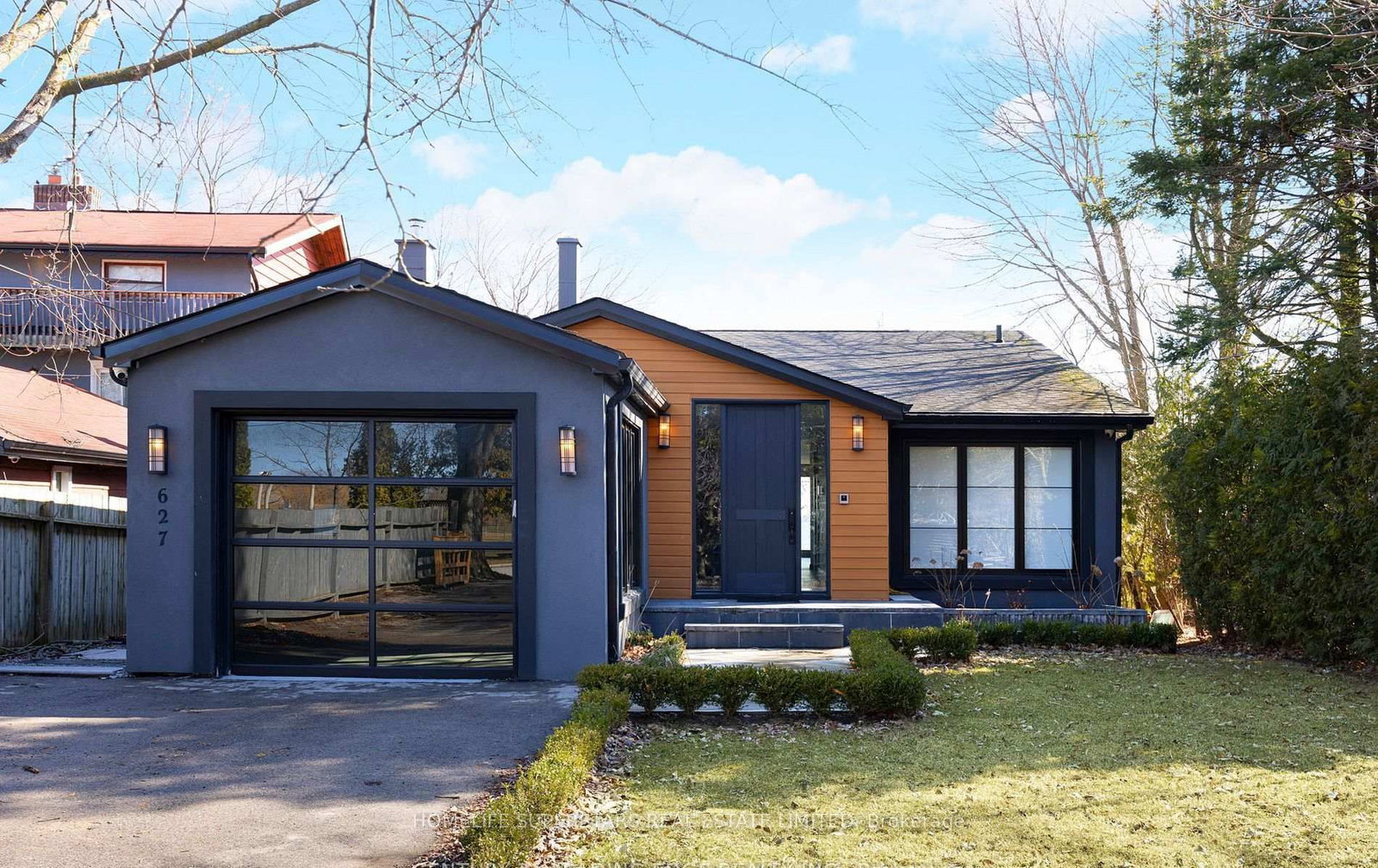 627 Lakelands Avenue • Innisfil, ON photo 2