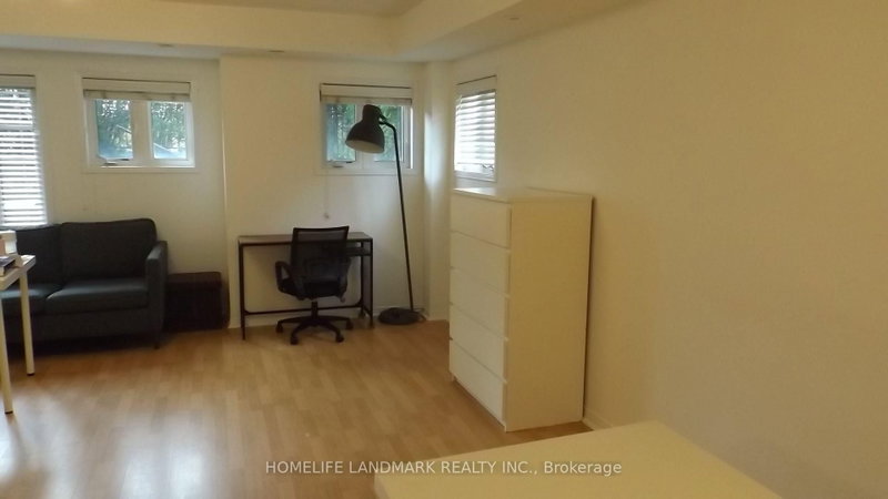 306 John St photo 5