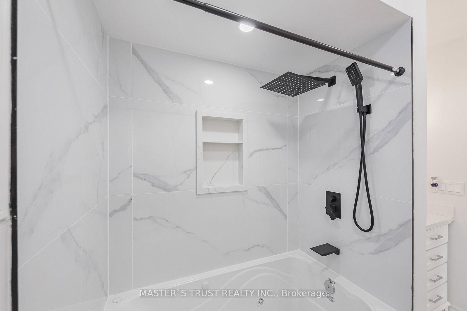 8572 Martin Grove Road • Vaughan, ON photo 23