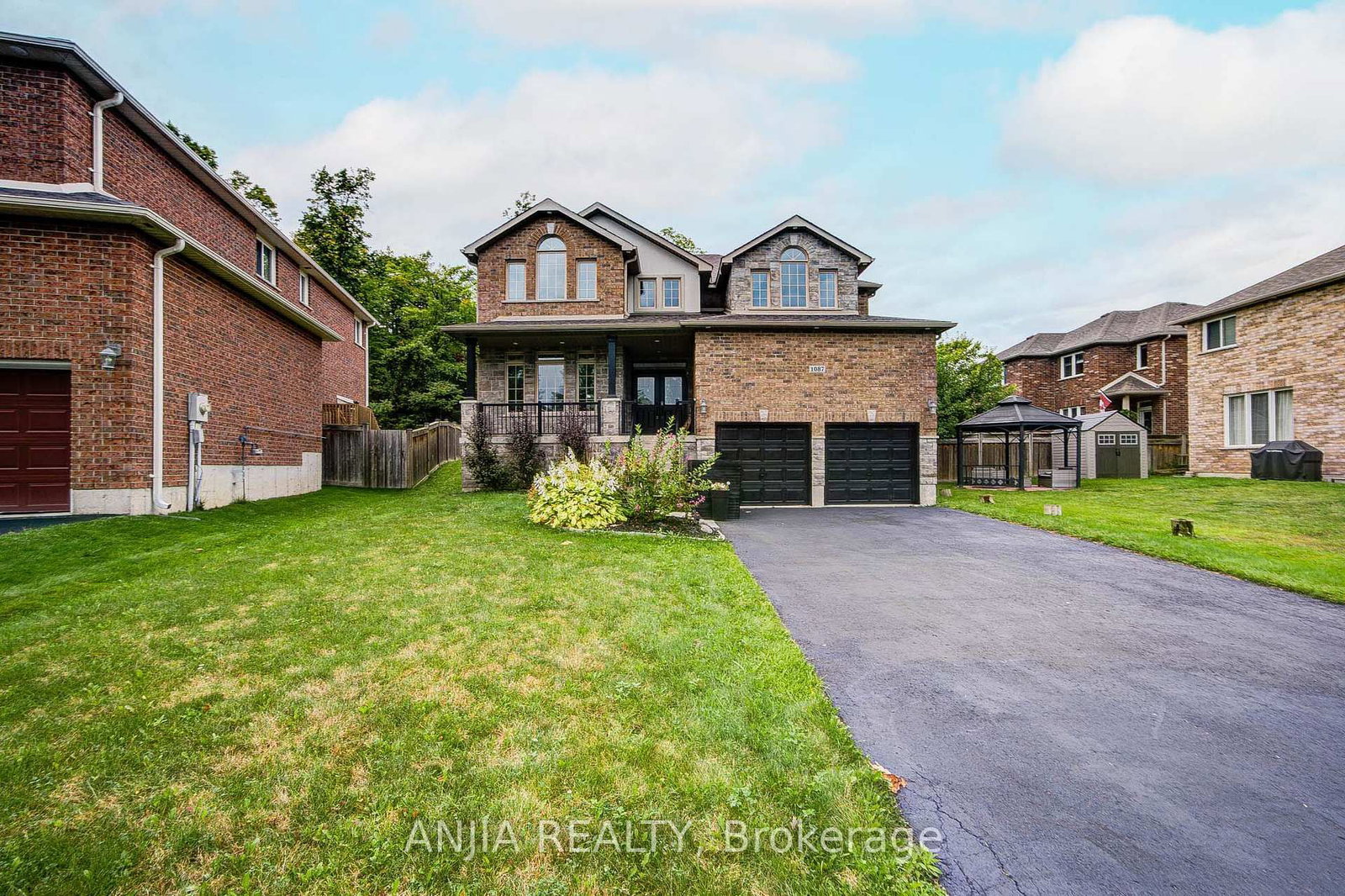 1087 Nantyr Drive • Innisfil, ON photo 2