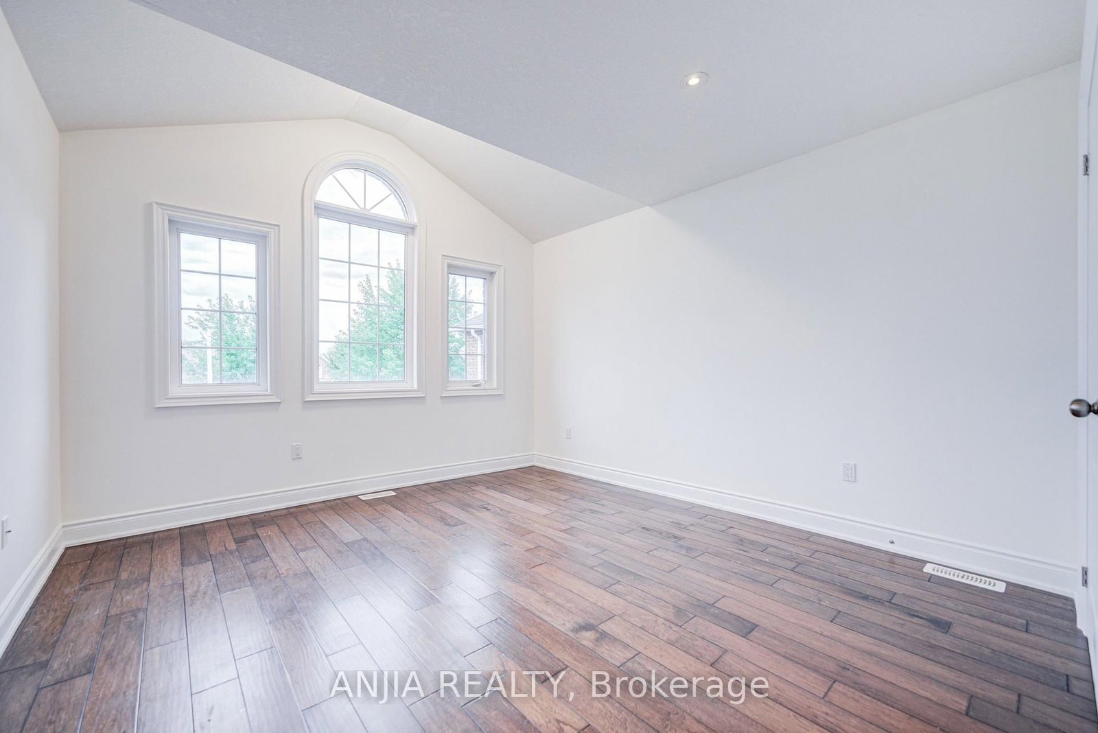 1087 Nantyr Drive • Innisfil, ON photo 39