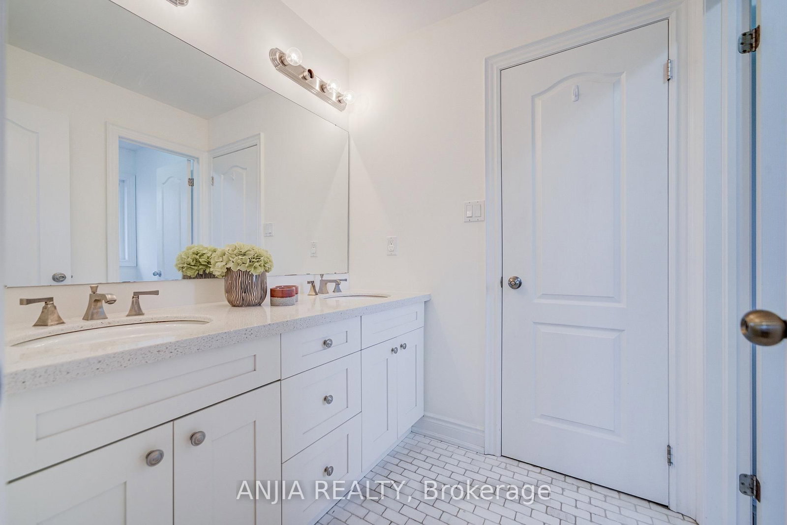 1087 Nantyr Drive • Innisfil, ON photo 44