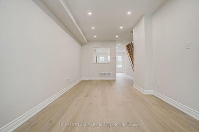403 White's Hill Avenue • Markham, ON photo 9