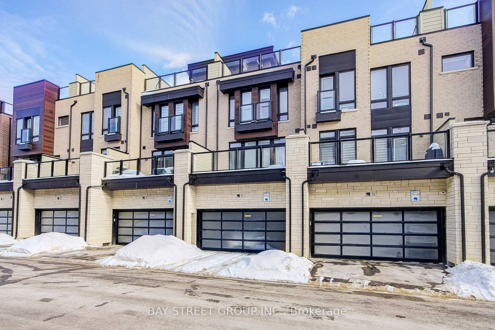 51 Credit Lane • Richmond Hill, ON photo 4