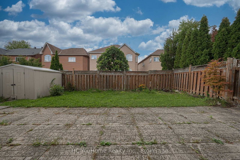 8 BRIAR PATH Lane
