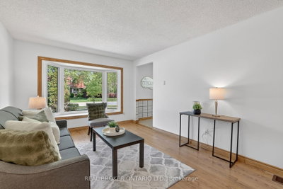 128 Olive Street • East Gwillimbury, ON photo 3