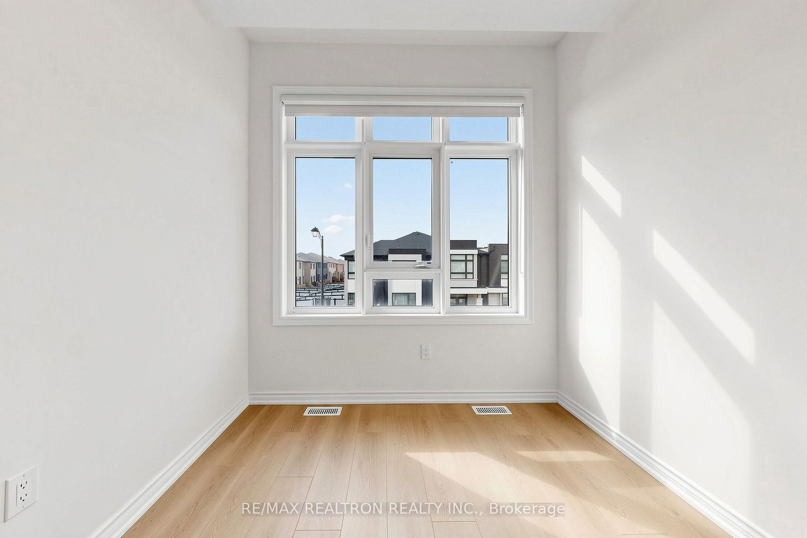 8 Hewison Avenue • Richmond Hill, ON photo 32