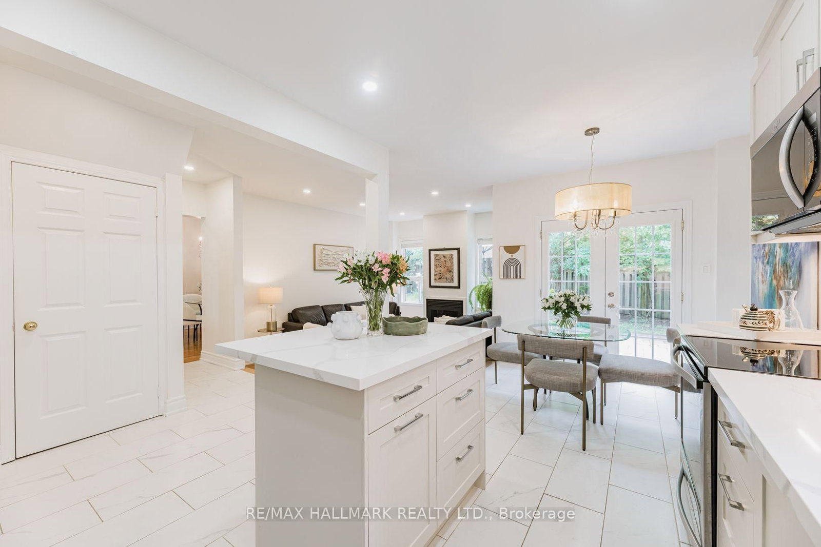 851 Hilton Boulevard • Newmarket, ON photo 12