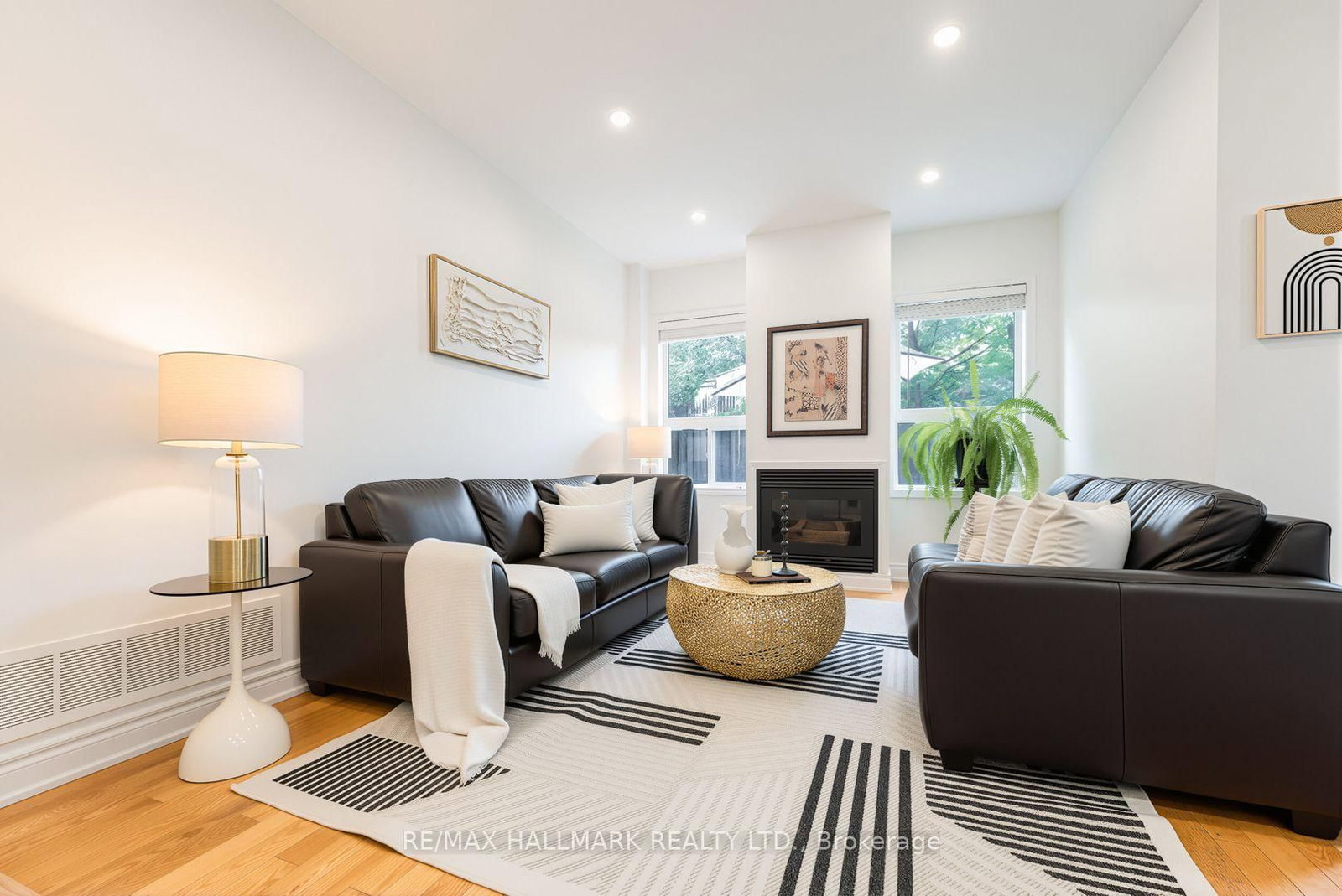 851 Hilton Boulevard • Newmarket, ON photo 3