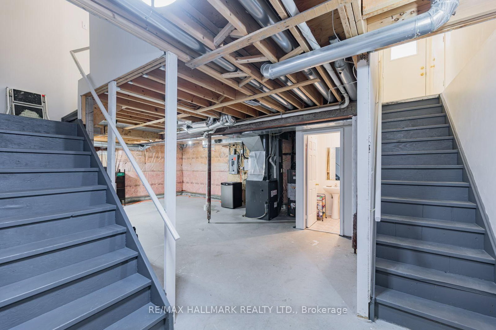 851 Hilton Boulevard • Newmarket, ON photo 32