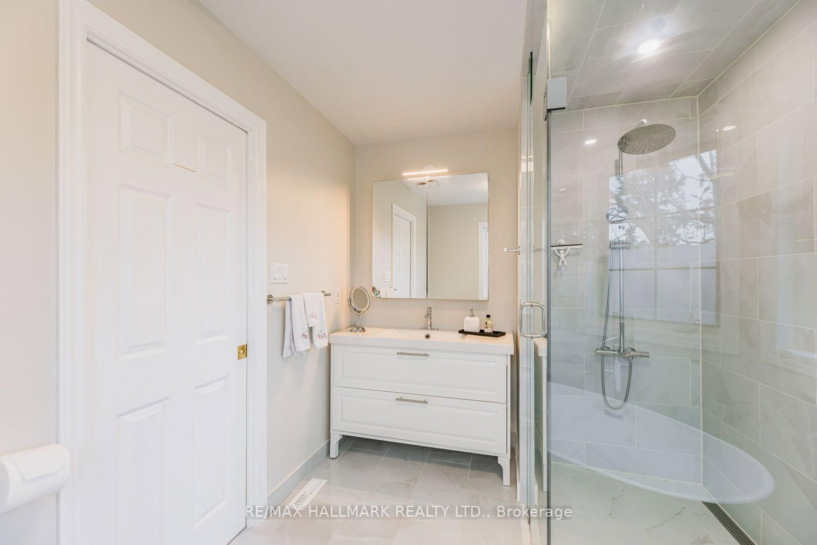 851 Hilton Boulevard • Newmarket, ON photo 42