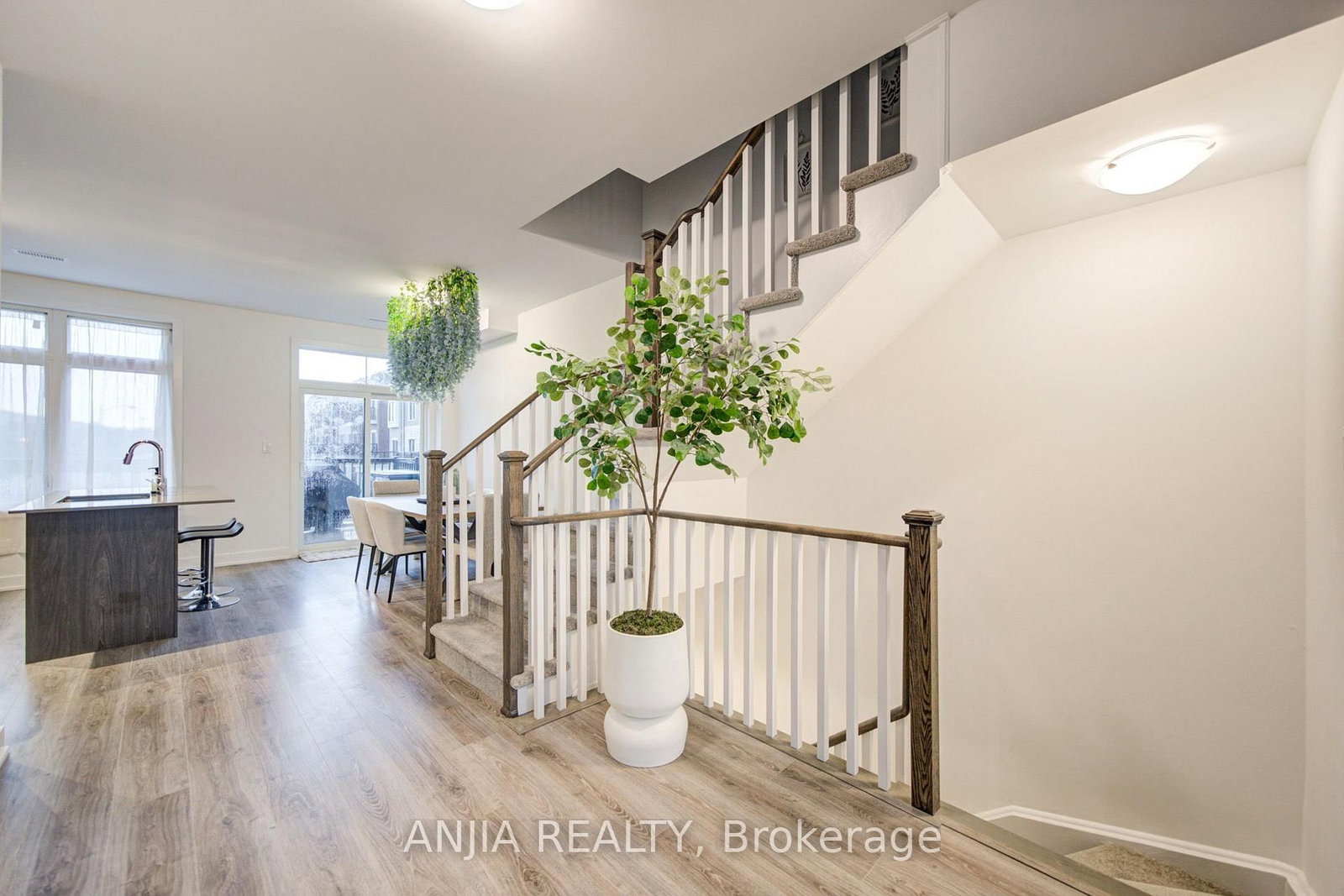 5448 Main Street • Whitchurch-Stouffville, ON photo 10