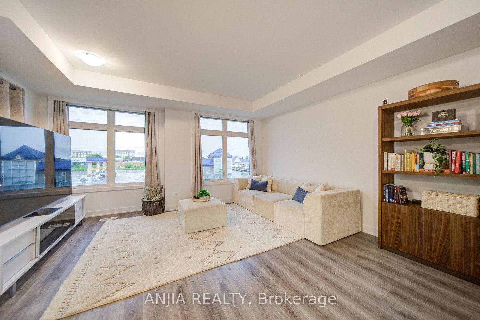 5448 Main Street • Whitchurch-Stouffville, ON photo 11