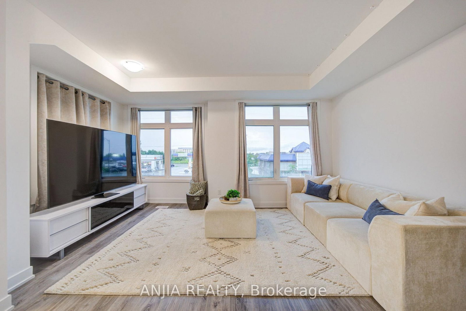 5448 Main Street • Whitchurch-Stouffville, ON photo 12