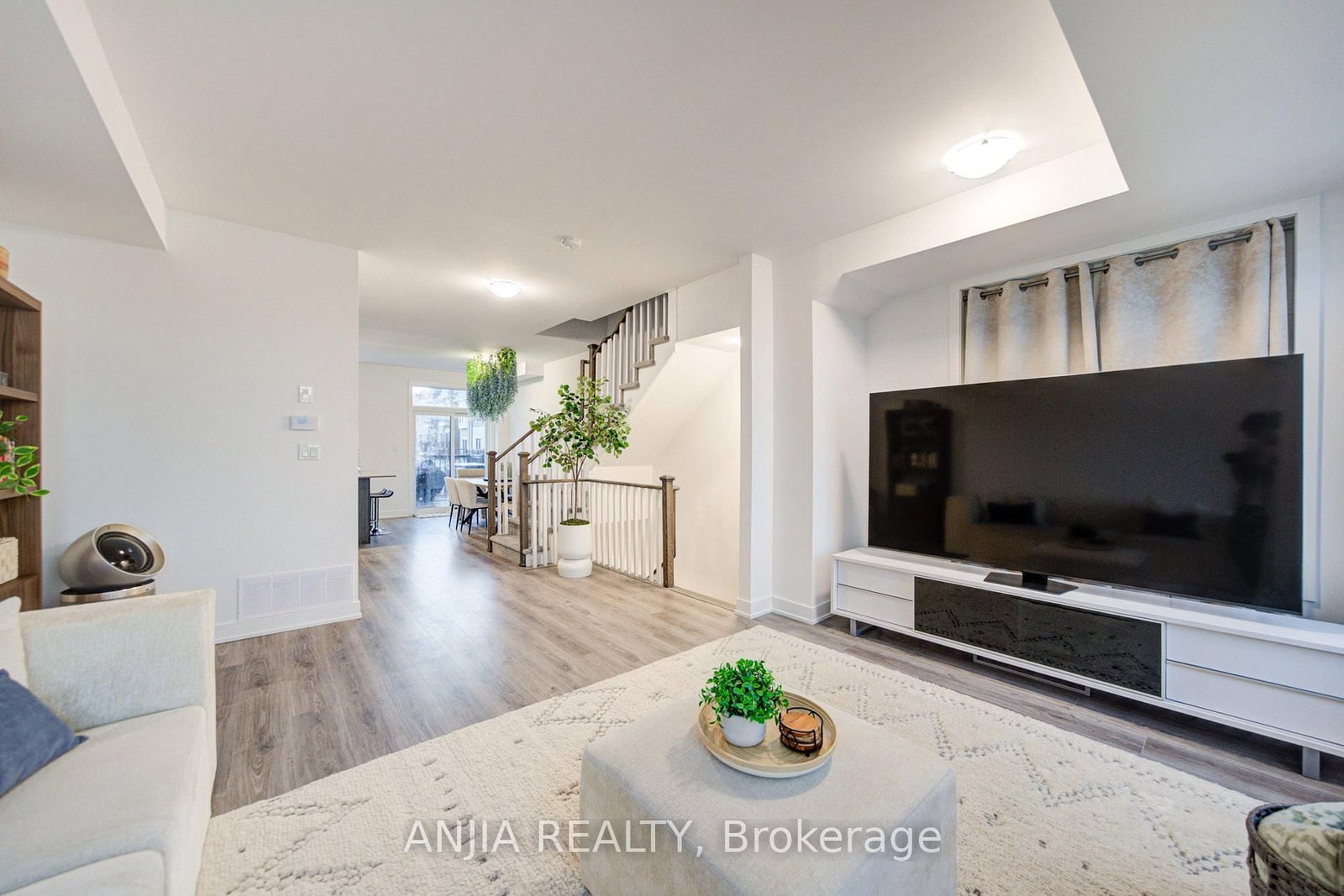 5448 Main Street • Whitchurch-Stouffville, ON photo 15