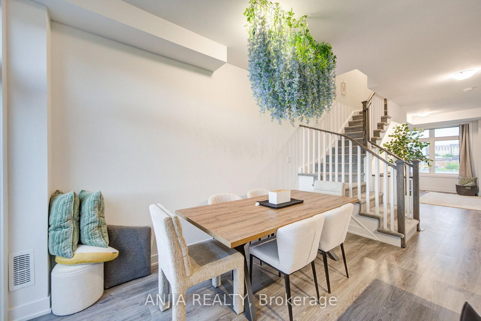 5448 Main Street • Whitchurch-Stouffville, ON photo 24