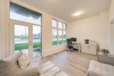 5448 Main Street • Whitchurch-Stouffville, ON photo 3