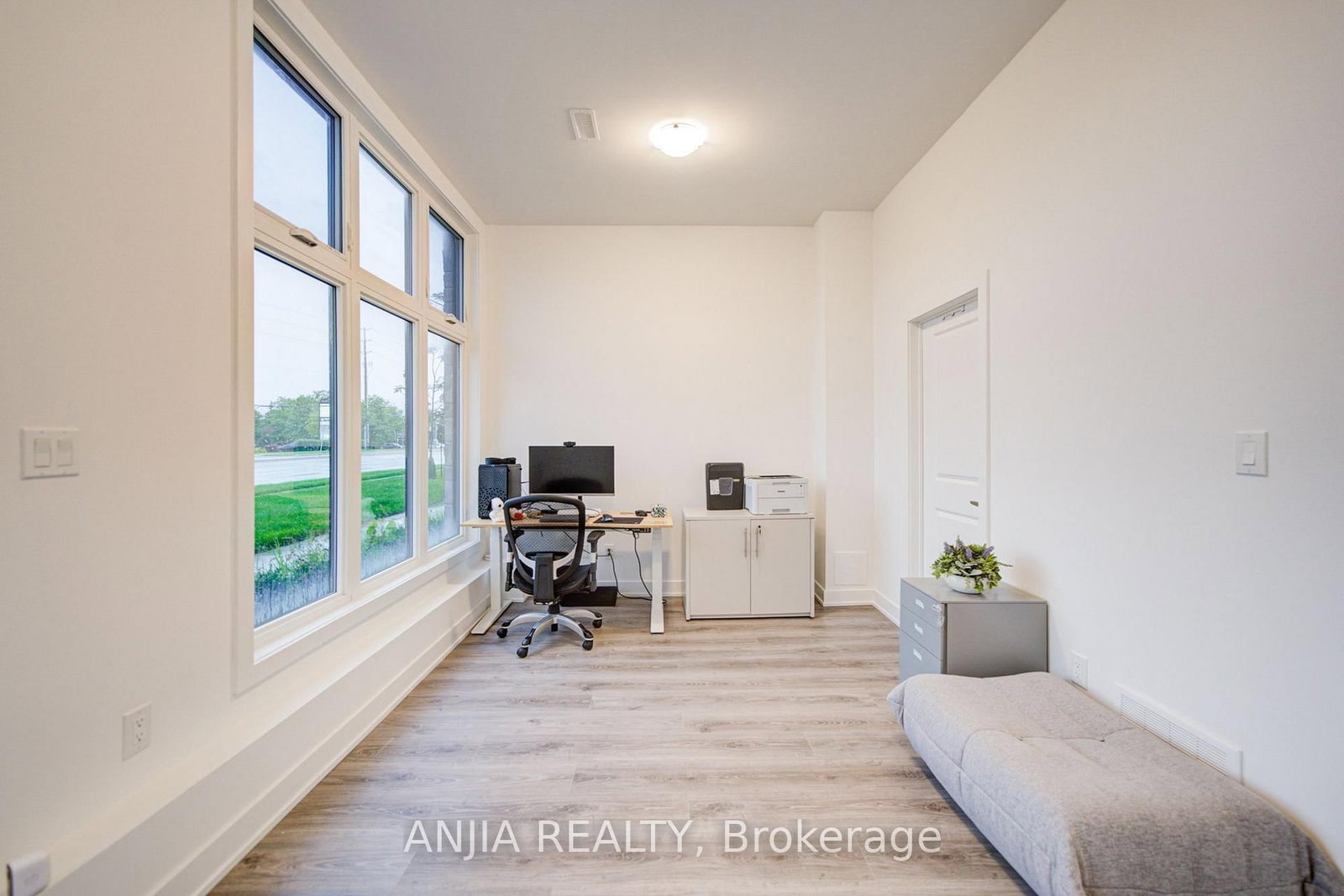 5448 Main Street • Whitchurch-Stouffville, ON photo 4