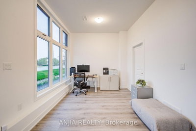5448 Main Street • Whitchurch-Stouffville, ON photo 4