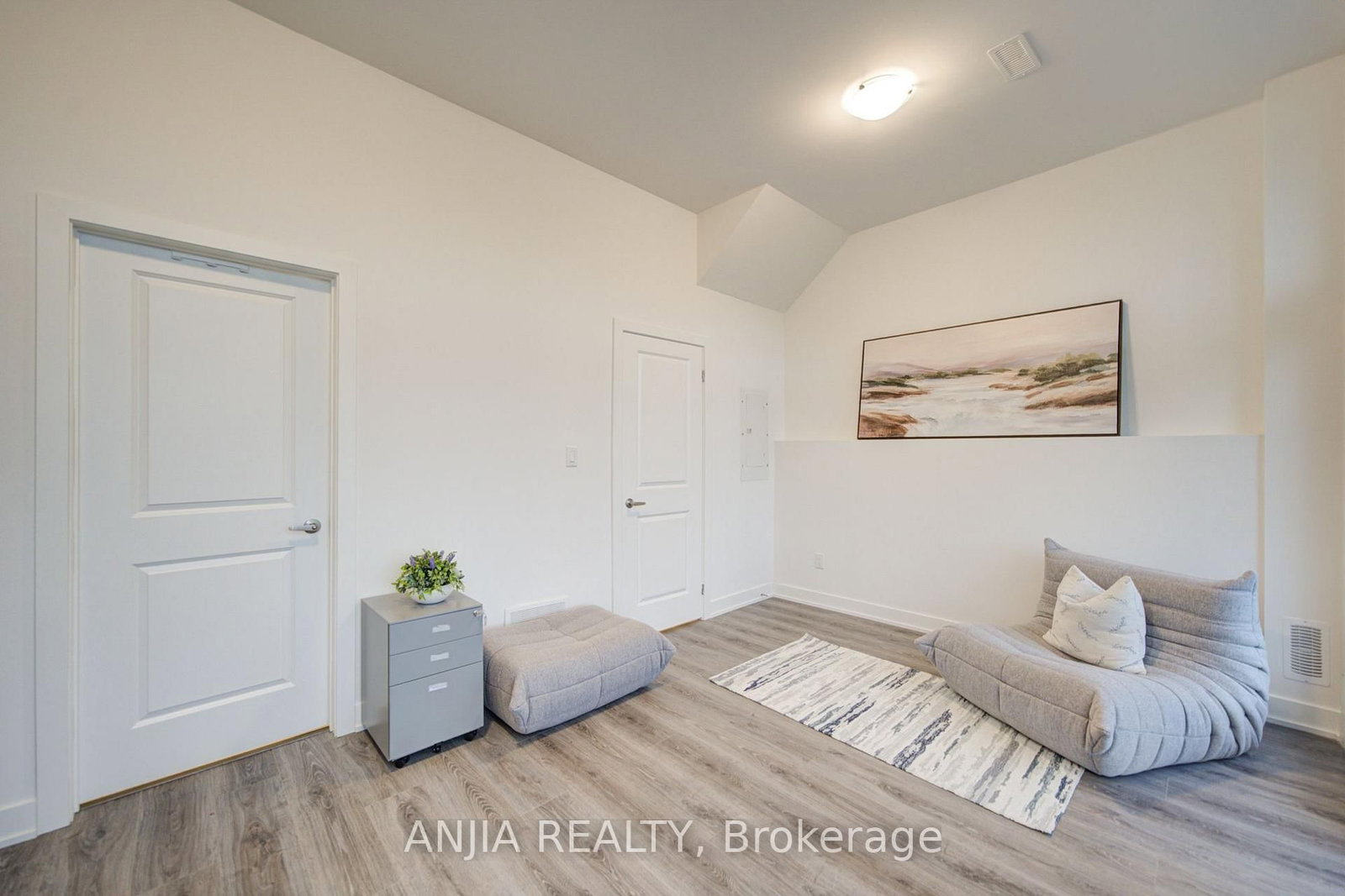 5448 Main Street • Whitchurch-Stouffville, ON photo 6
