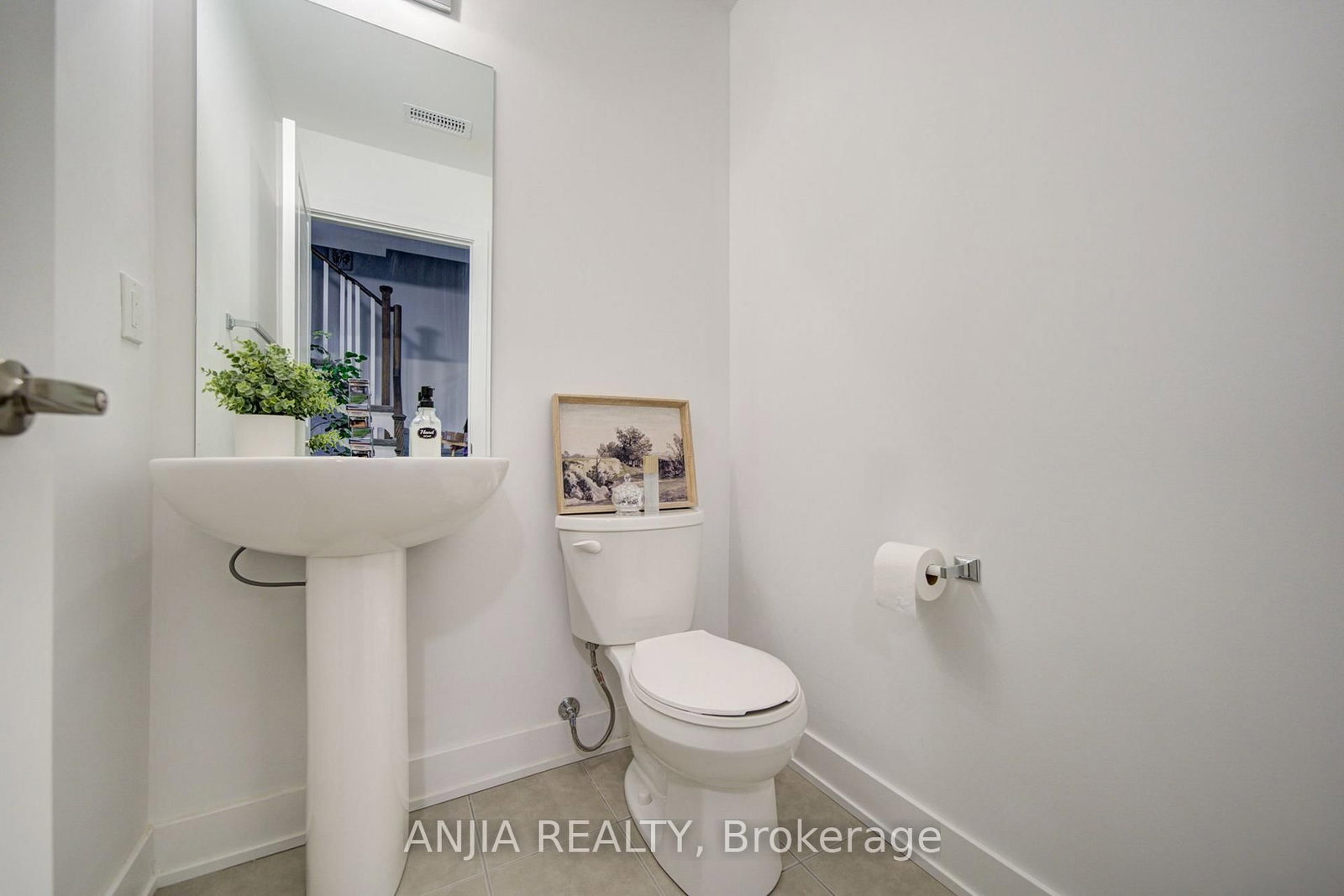 5448 Main Street • Whitchurch-Stouffville, ON photo 8