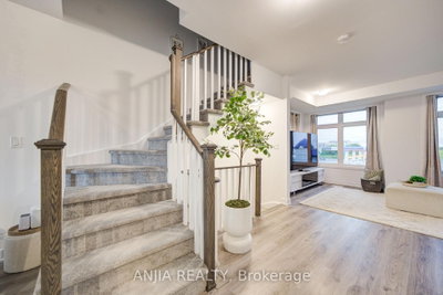 5448 Main Street • Whitchurch-Stouffville, ON photo 9