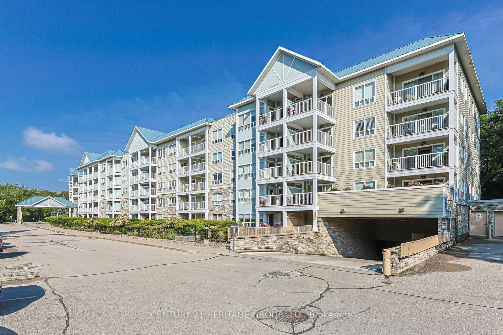 900 Bogart Mill Trail • #211 • Newmarket, ON photo 2