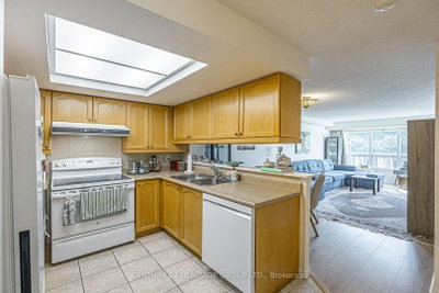 900 Bogart Mill Trail • #211 • Newmarket, ON photo 5