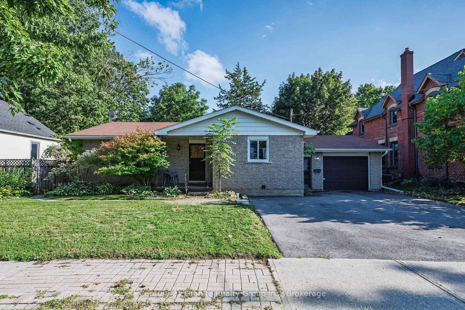 55 Wellington Street E