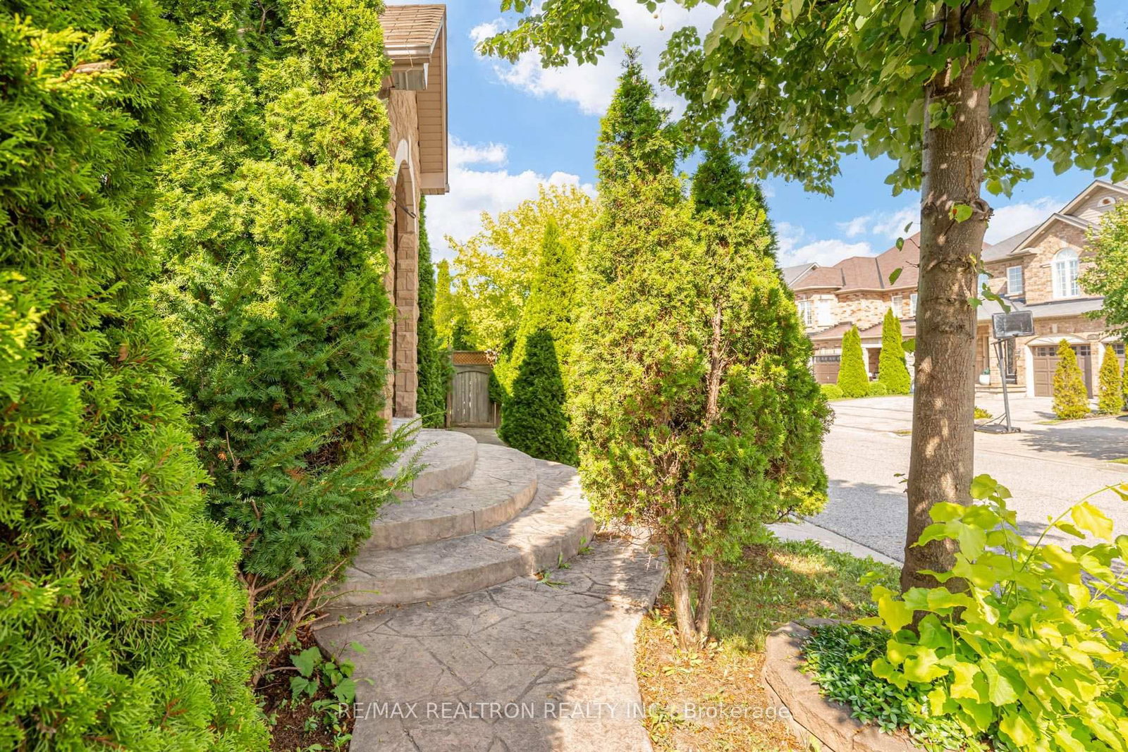 14 Kentview Crescent • Markham, ON photo 6
