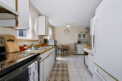 229 Britannia Avenue • Bradford West Gwillimbury, ON photo 9