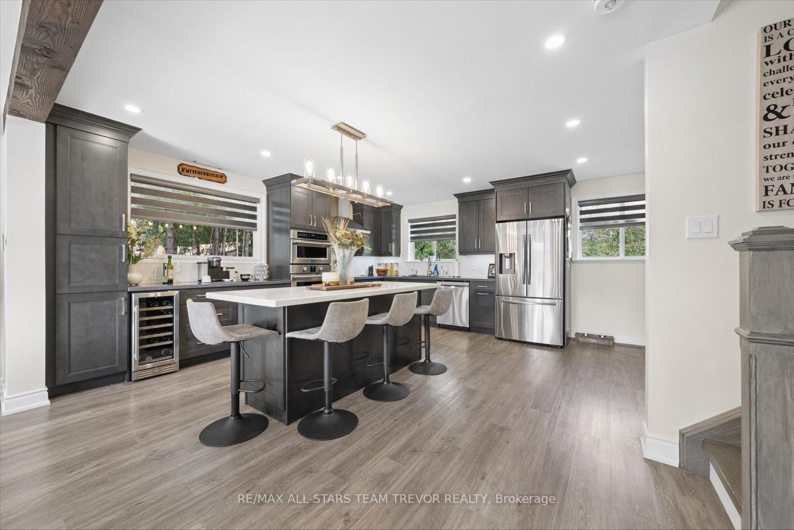 35 Pete's Lane • Georgina, ON photo 2