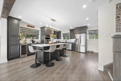 35 Pete's Lane • Georgina, ON photo 2