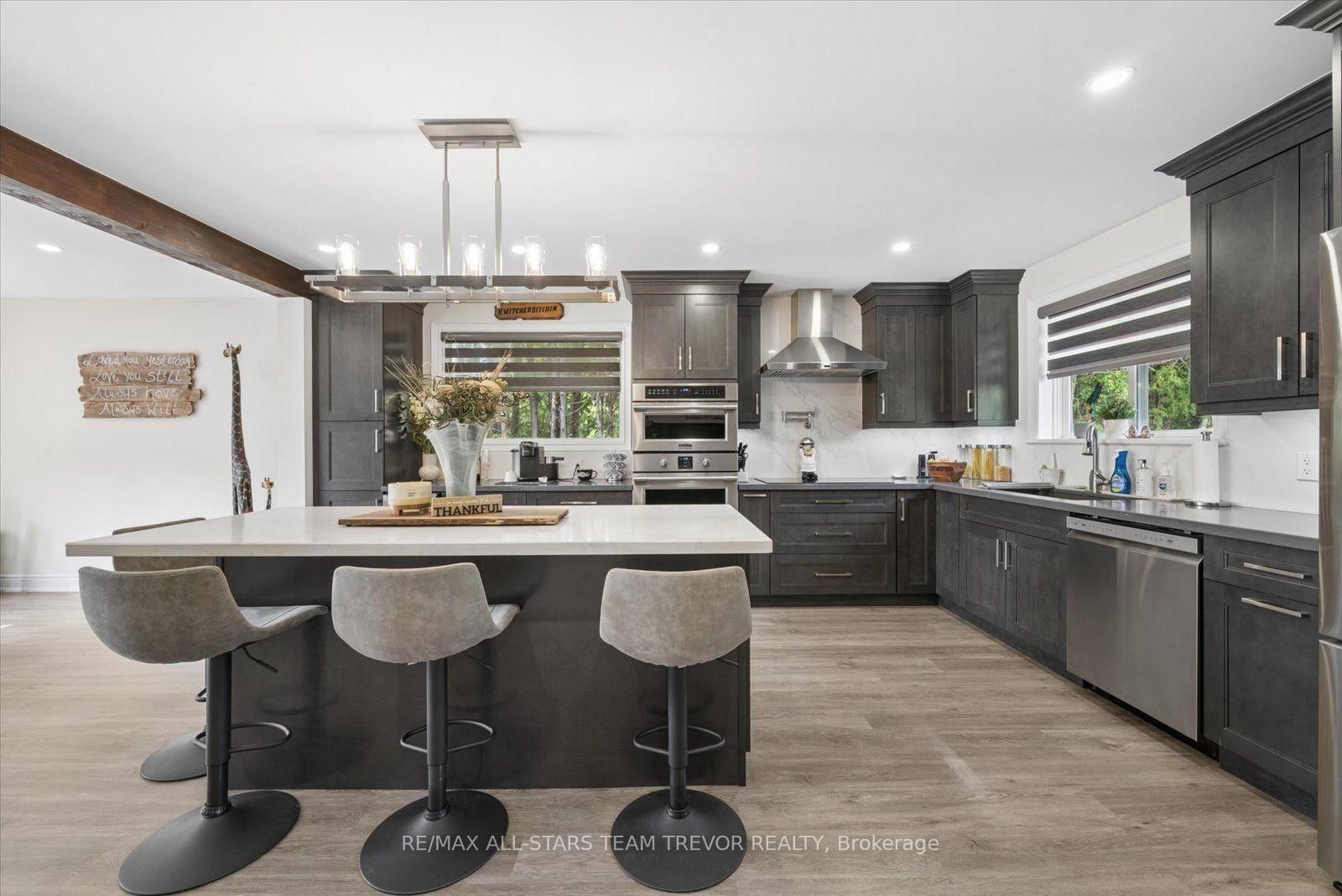 35 Pete's Lane • Georgina, ON photo 3