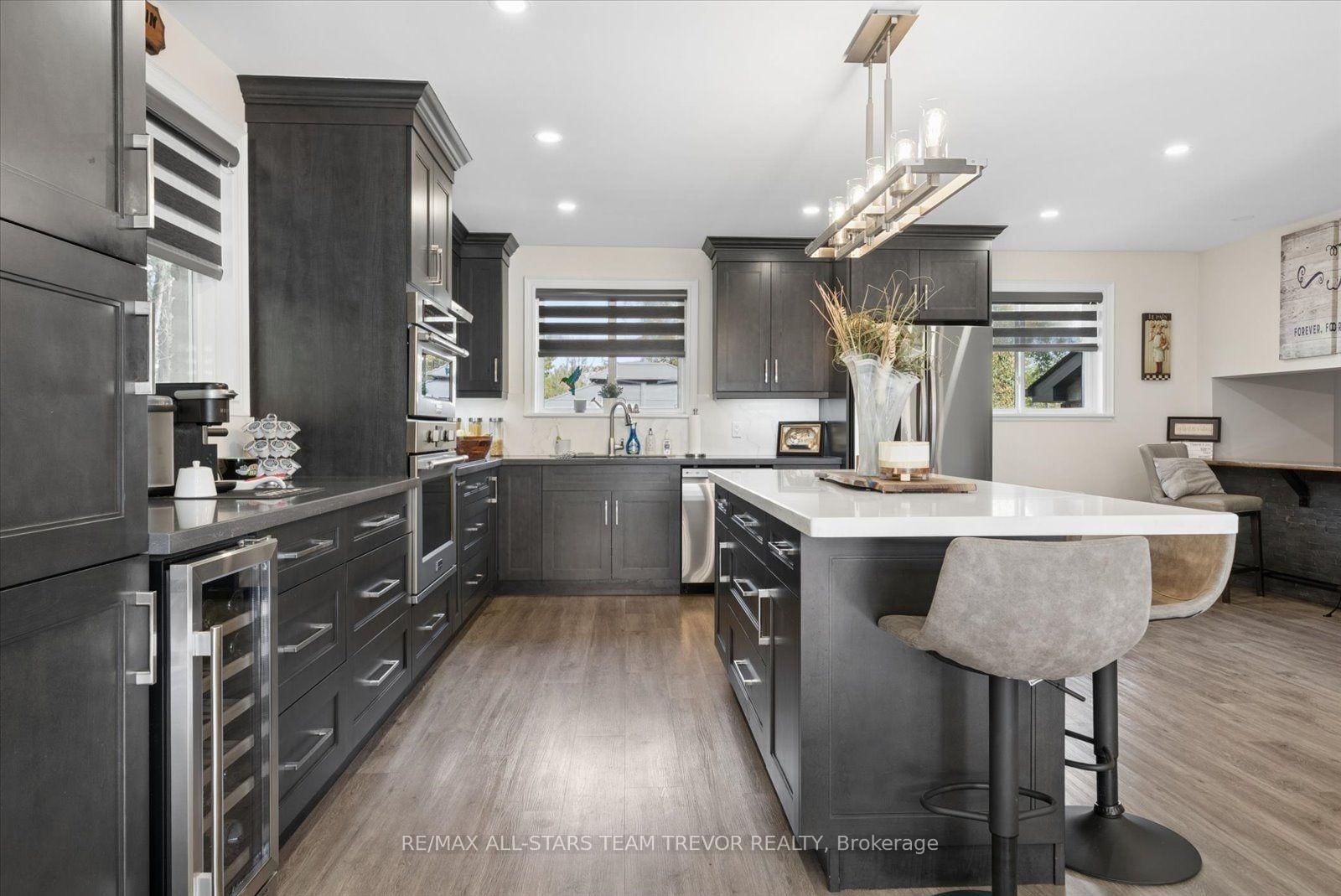 35 Pete's Lane • Georgina, ON photo 4
